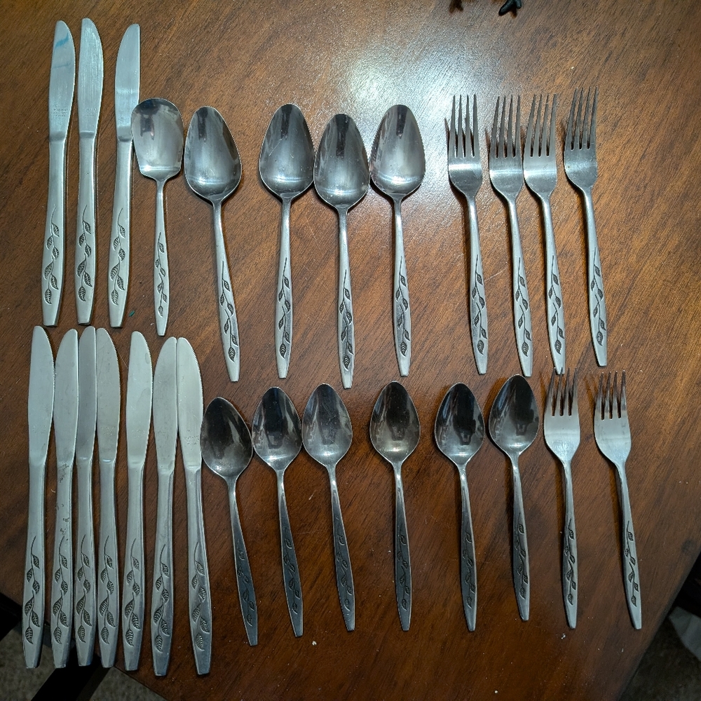 Vintage National Stainless HAITI NASCO Flatware Korea Leaves 27 Pcs